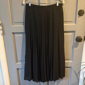 Uniqlo Elegant Black Pleated Skirt sz